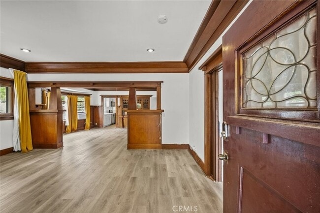 Building Photo - 1549 N Kingsley Dr