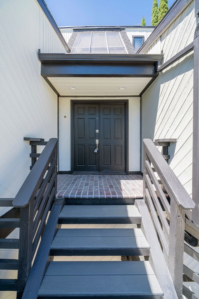 Building Photo - Beautifully Renovated Woodland Hills Home