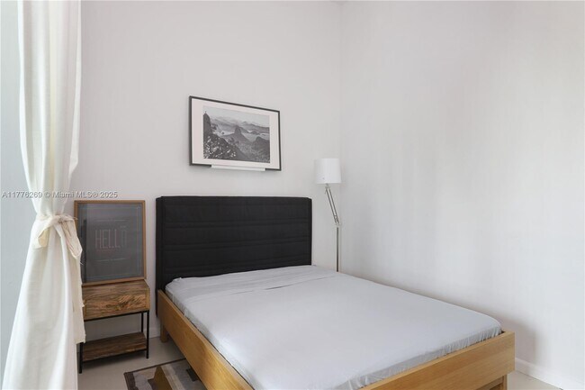 Foto del edificio - 333 NE 24th St