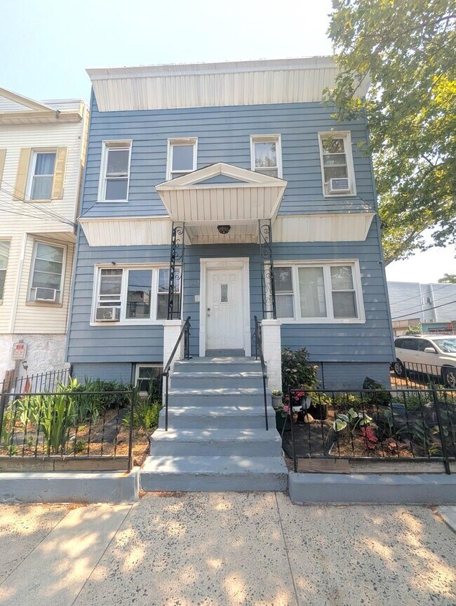 Building Photo - 102 Reservoir Ave
