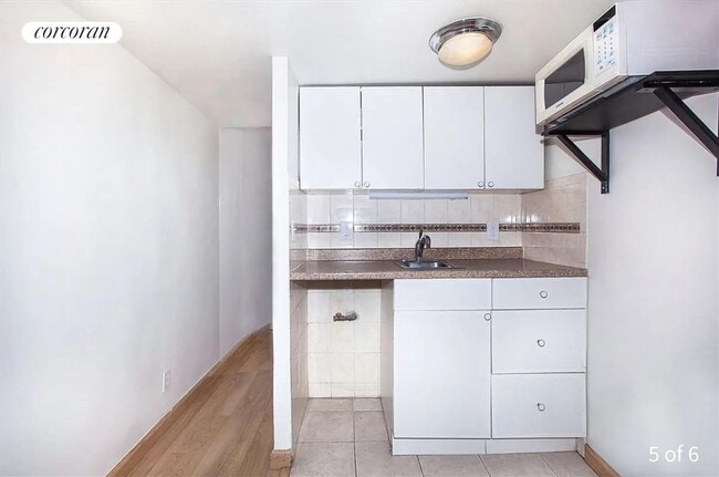 Building Photo - 53 W 90th St