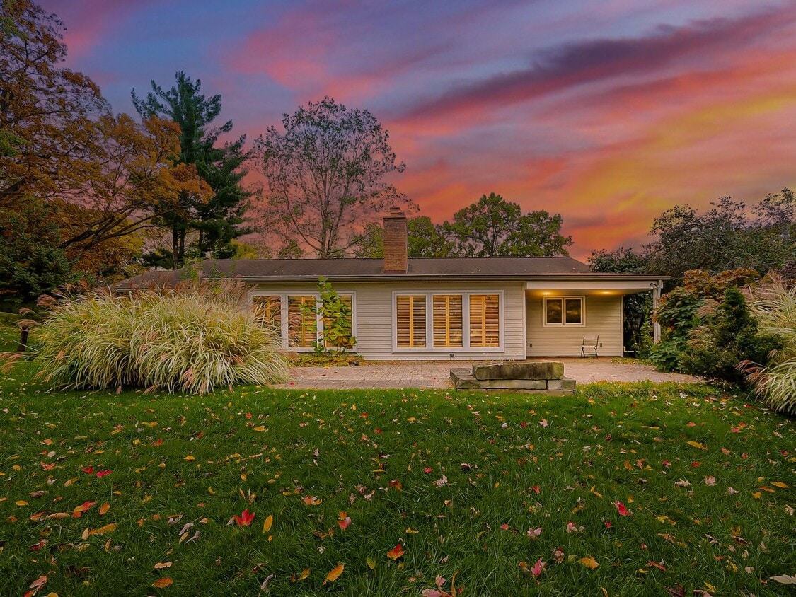 Primary Photo - Beautiful 3-Bed, 3-Bath Home in Desirable ...