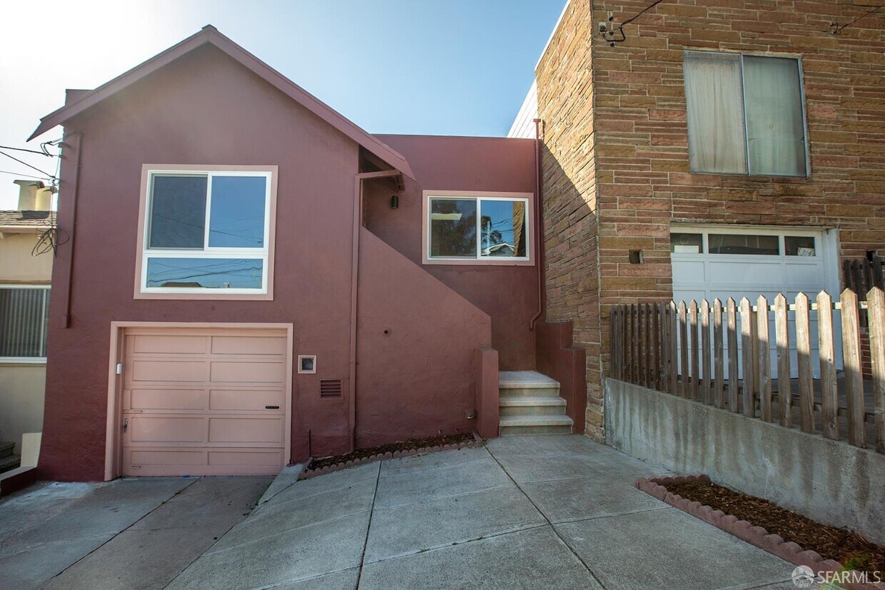 Primary Photo - 316 Bridgeview Dr