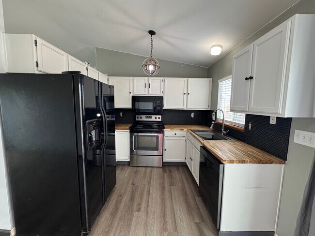 Foto del edificio - 7624 Montarbor Dr