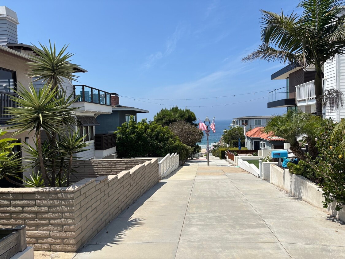 View from walkstreet to ocean - 312 18th St