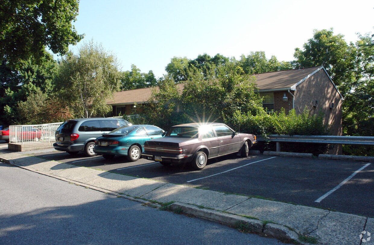 Primary Photo - 214 S Jefferson St