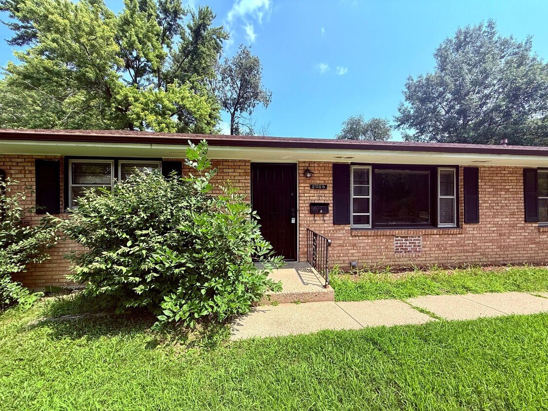 Primary Photo - 209 Flintridge Dr