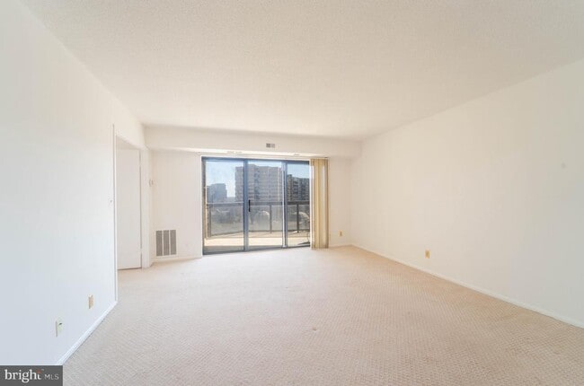 Building Photo - 8370 Greensboro Dr