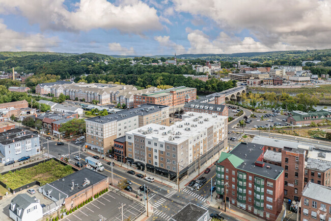 Calle Puente Commons - Bridge Street Commons