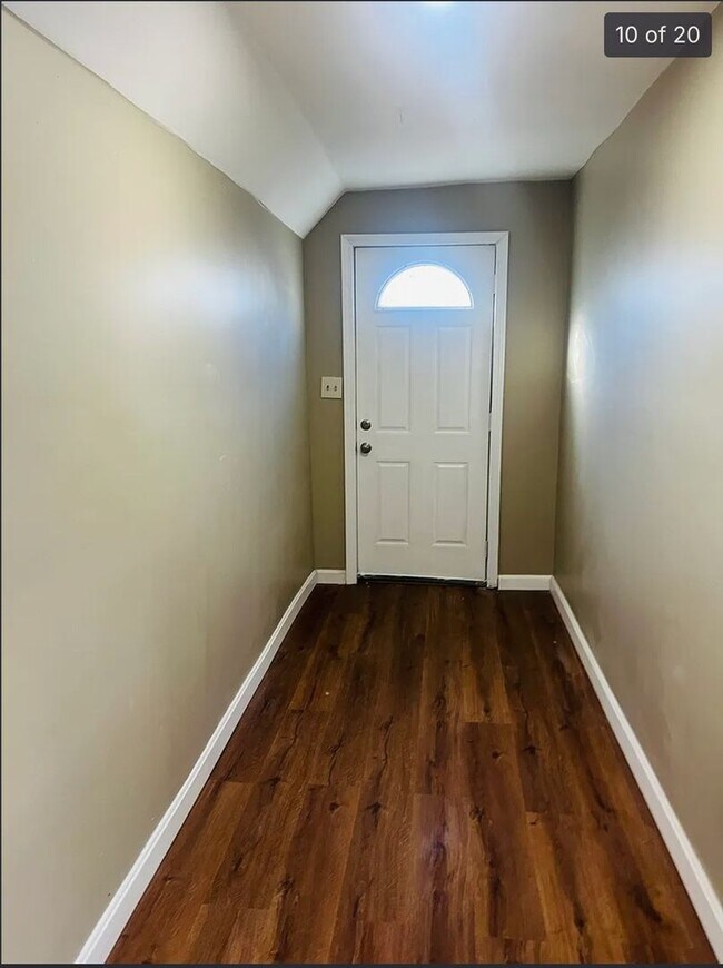 Building Photo - 3 Bed 2 Bath House in Lowell