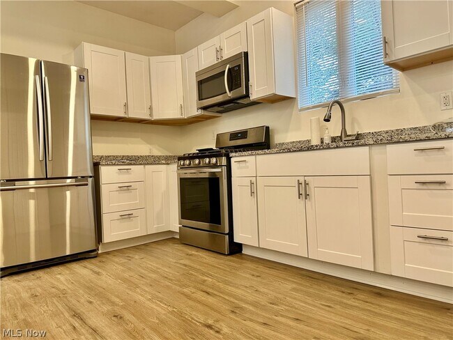 Foto del edificio - 2214 W 32nd St