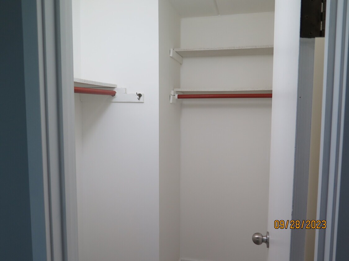 242 Shorewood Dr Unit 1C, Glendale Heights, IL 60139 Condo for Rent in Glendale Heights, IL