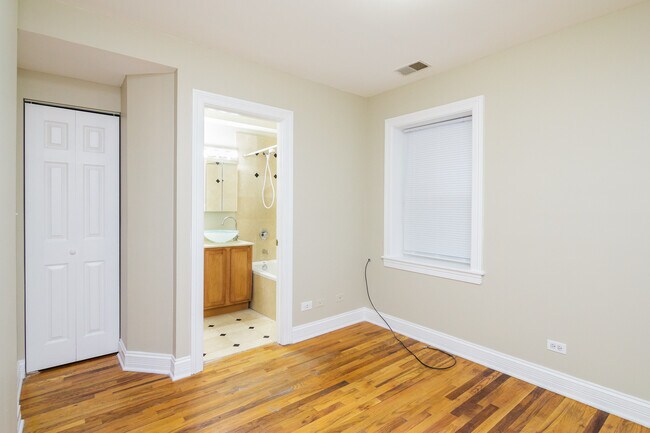 Foto del edificio - 1644 W Greenleaf Ave