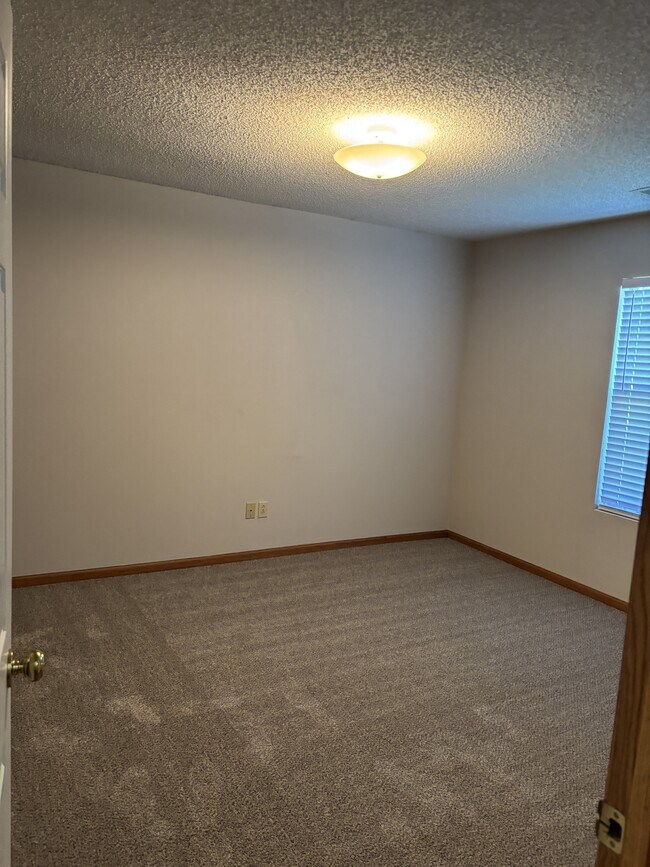 Foto del edificio - 2901 Russel Ct