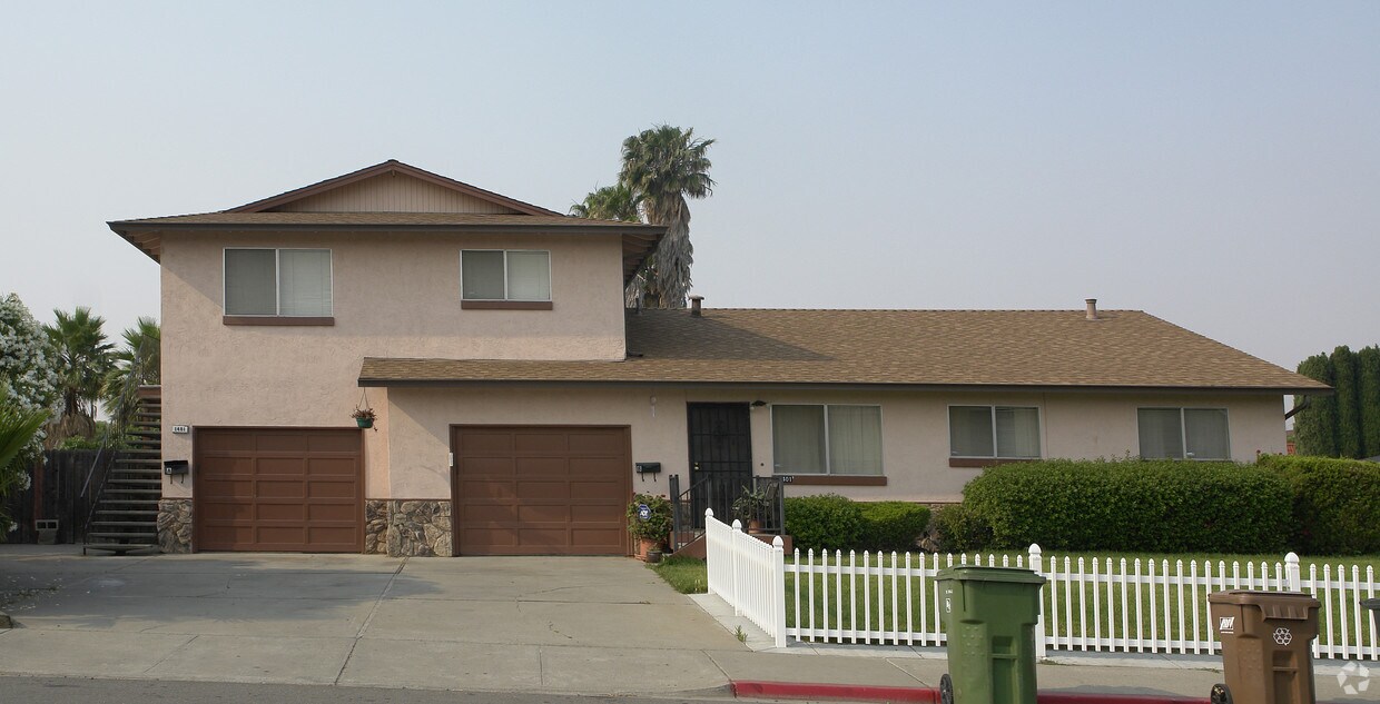 Primary Photo - 1401 Sycamore Dr