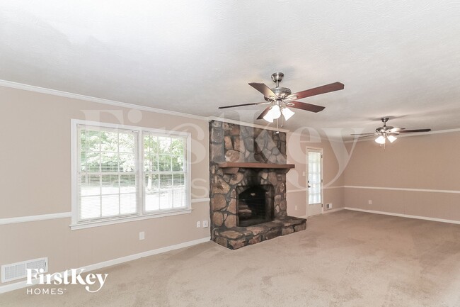 Foto del edificio - 2835 Twin Springs Dr