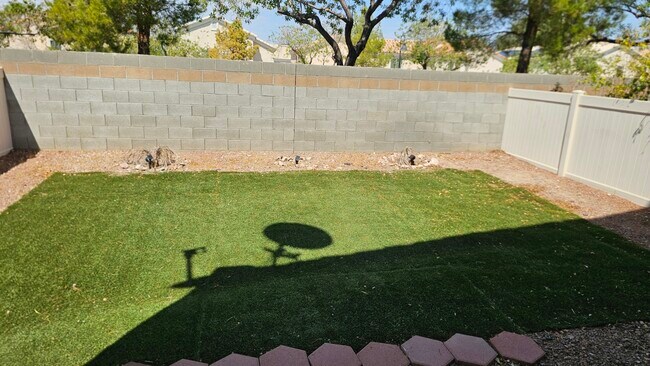 Foto del edificio - 1586 Rusty Ridge Ln