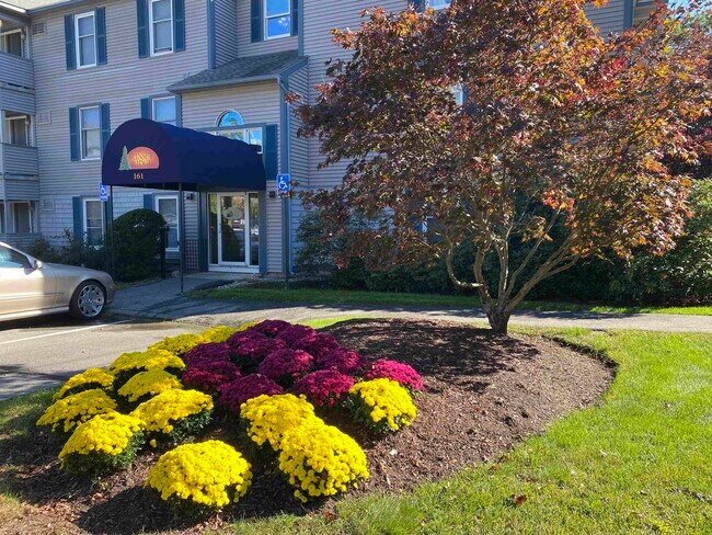 Foto del edificio - 145 Eastern Ave