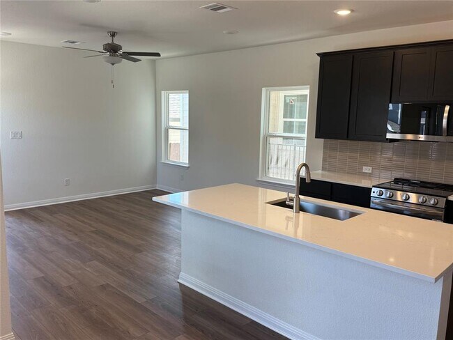 Foto del edificio - 5900 Whisper Crk Dr