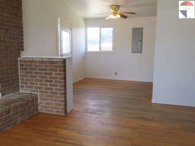 Foto del edificio - For Rent