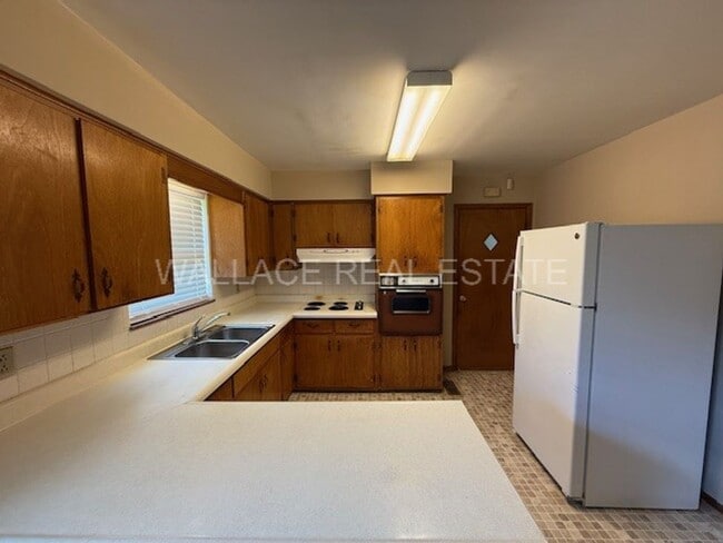 Building Photo - NO STEPS...RANCHER HOME LOCATED IN FARRAGU...