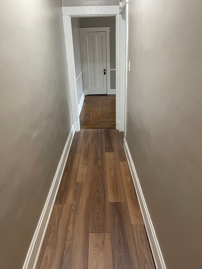 Building Photo - Sunset Ave