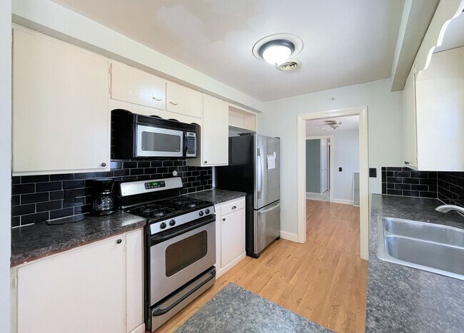 Foto del edificio - Spacious 3-Bedroom, 2-Bathroom Home