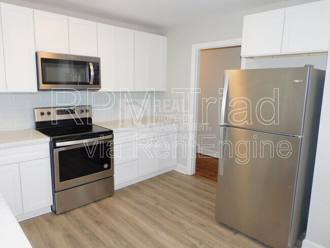 Foto del edificio - 2001 Pleasant Ridge Rd
