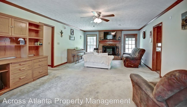 Building Photo - 2126 Kings Mountain Dr NE
