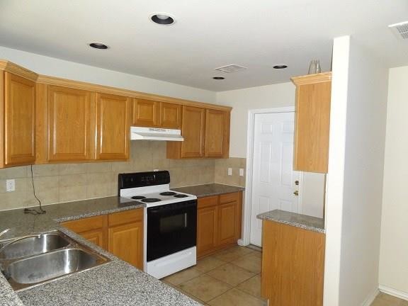 Primary Photo - 1546 Village Way Dr
