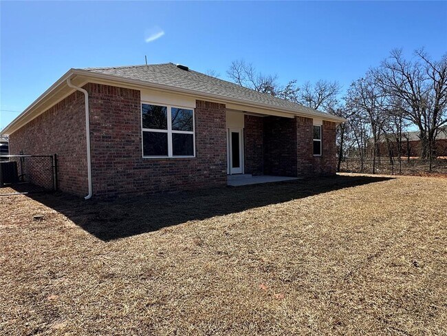 Foto del edificio - 17019 Oak Dr