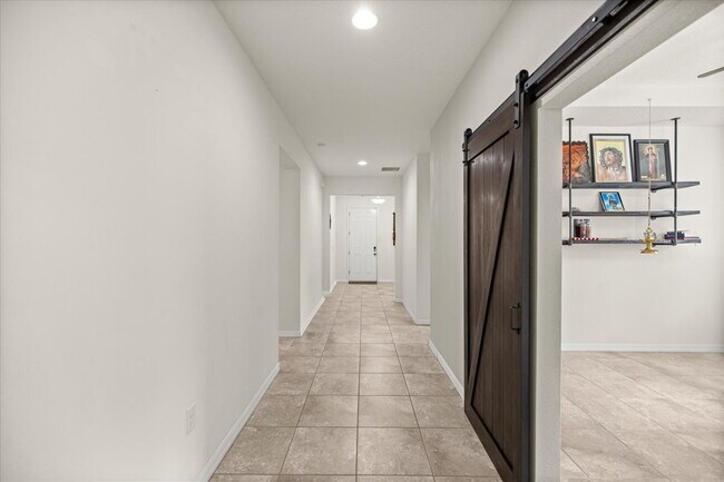 Building Photo - **Spacious 4-Bedroom, 3.5-Bath Home with Private Guest Suite and 3-Car Garage**