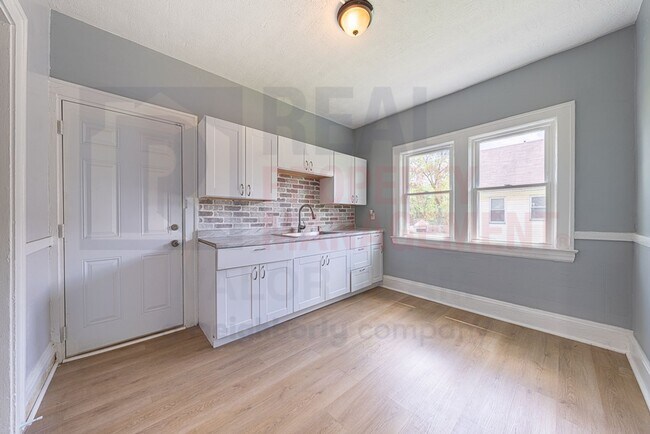 Building Photo - 3461 E 118th St