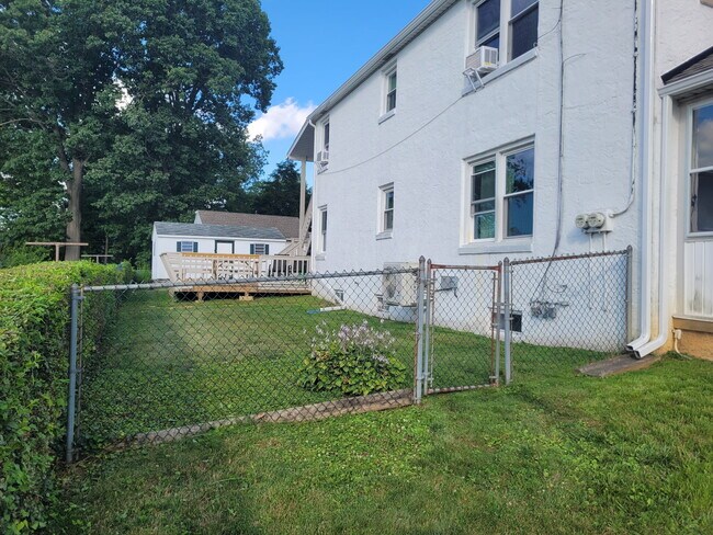 Patio lateral - 115 Whelen Ave