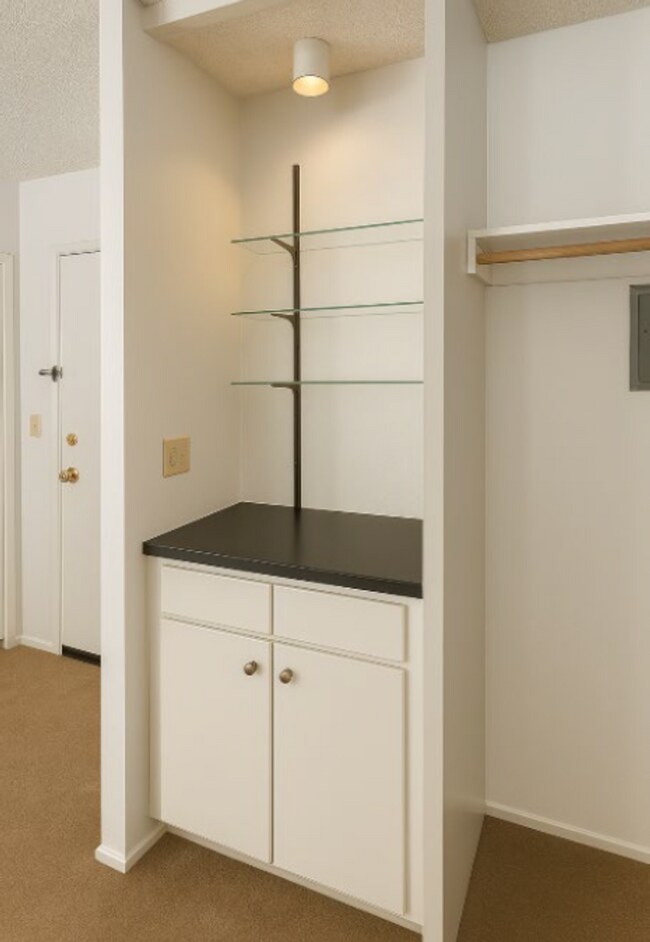 Foto del edificio - $500 MOVE IN SPECIAL!! One Bedroom Condo A...