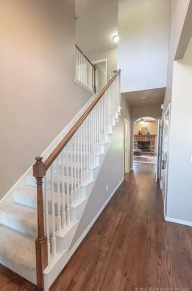 Building Photo - 5 Bedroom Home In Broken Arrow