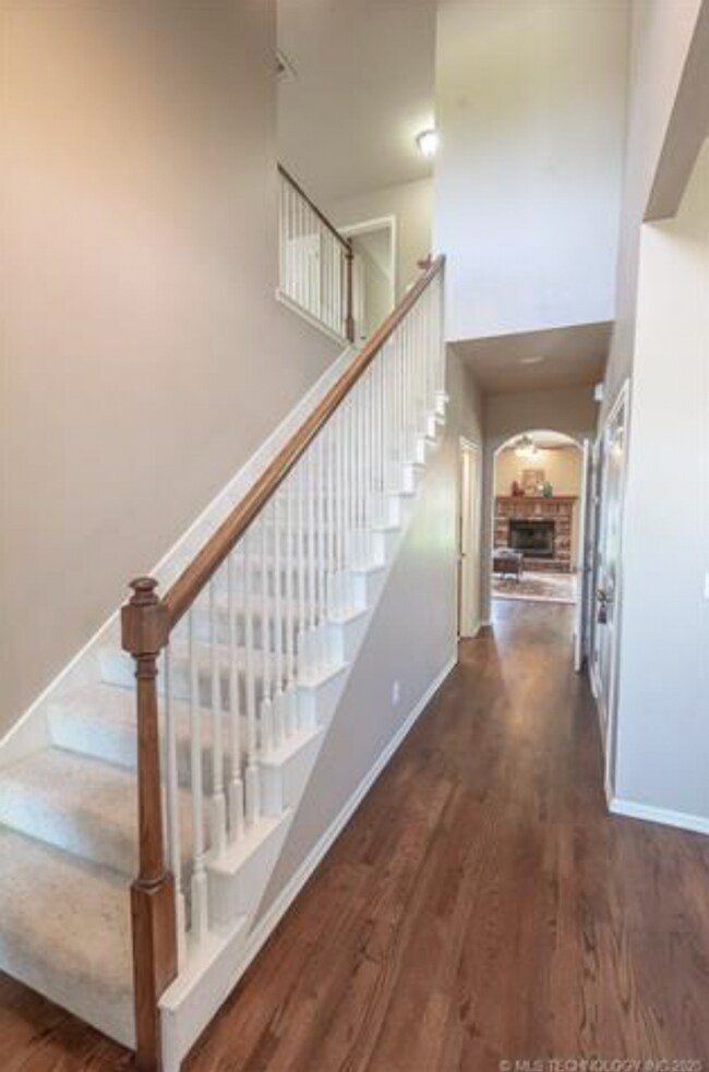 Foto del edificio - 5 Bedroom Home In Broken Arrow