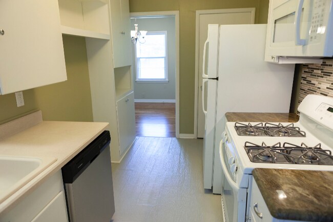 Building Photo - 202 S Bleckley Dr