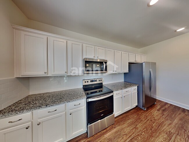 Building Photo - 2012 Bennett Dr