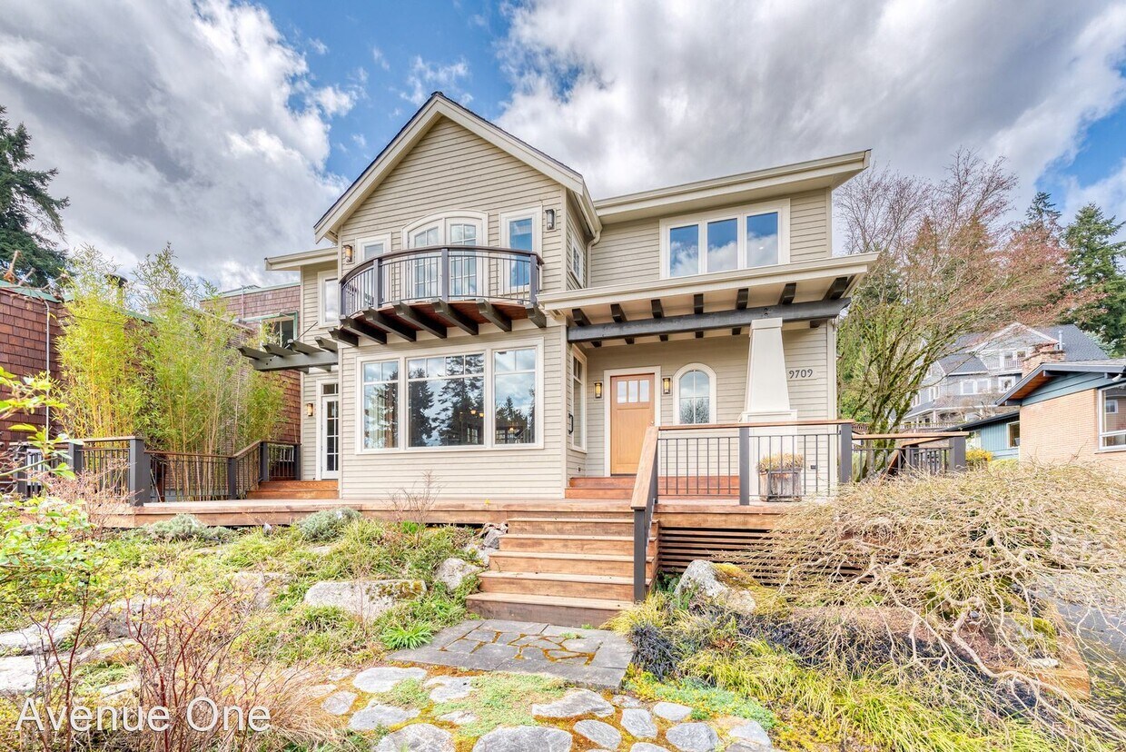 Foto principal - 3 br, 2 bath House - 9709 Lake Shore Blvd NE