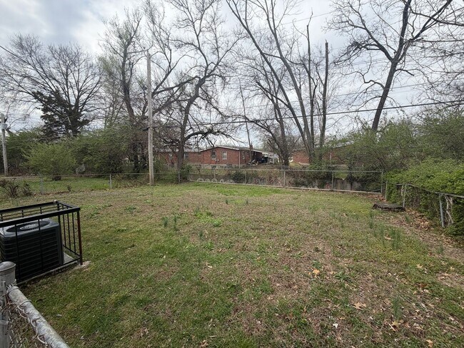 Foto del edificio - 1315 Mendell Dr