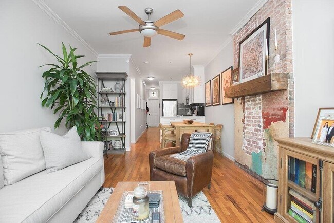 Building Photo - 98 Bright St