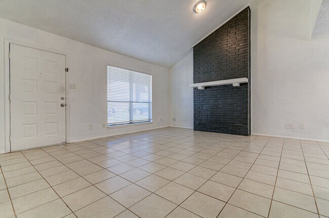Building Photo - 1202 Westcott Dr