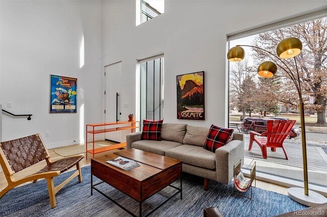 Building Photo - Contemporary Townhome in an Exceptional Su...