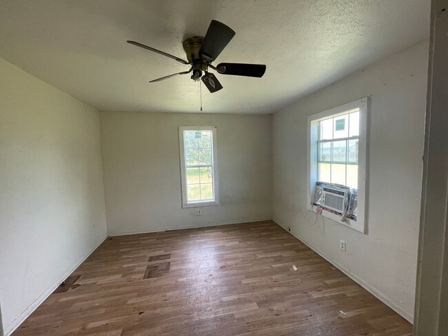 Foto del edificio - Home in Kingsville  – 3 Bed, 2 Bath!"