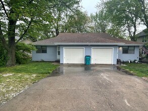 Building Photo - 2301-2307 W Farm Rd 164