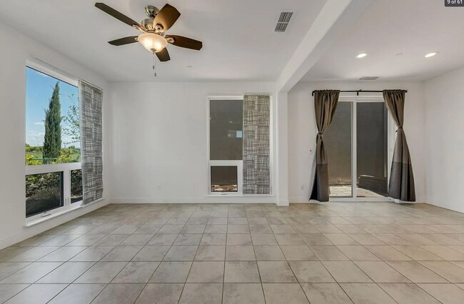 Foto del edificio - 3 bedroom | 3.5 bathroom | Davis Single Fa...
