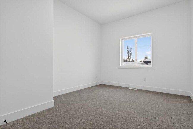 Photo du bâtiment - 4.0 bedroom in Edmonton Alberta T6L 2V3