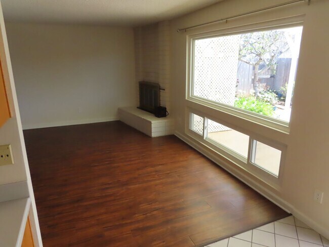Building Photo - 4 Bedroom House in Clairemont Area with PO...