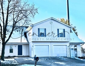 Building Photo - 1883 CHICKADEE Dr